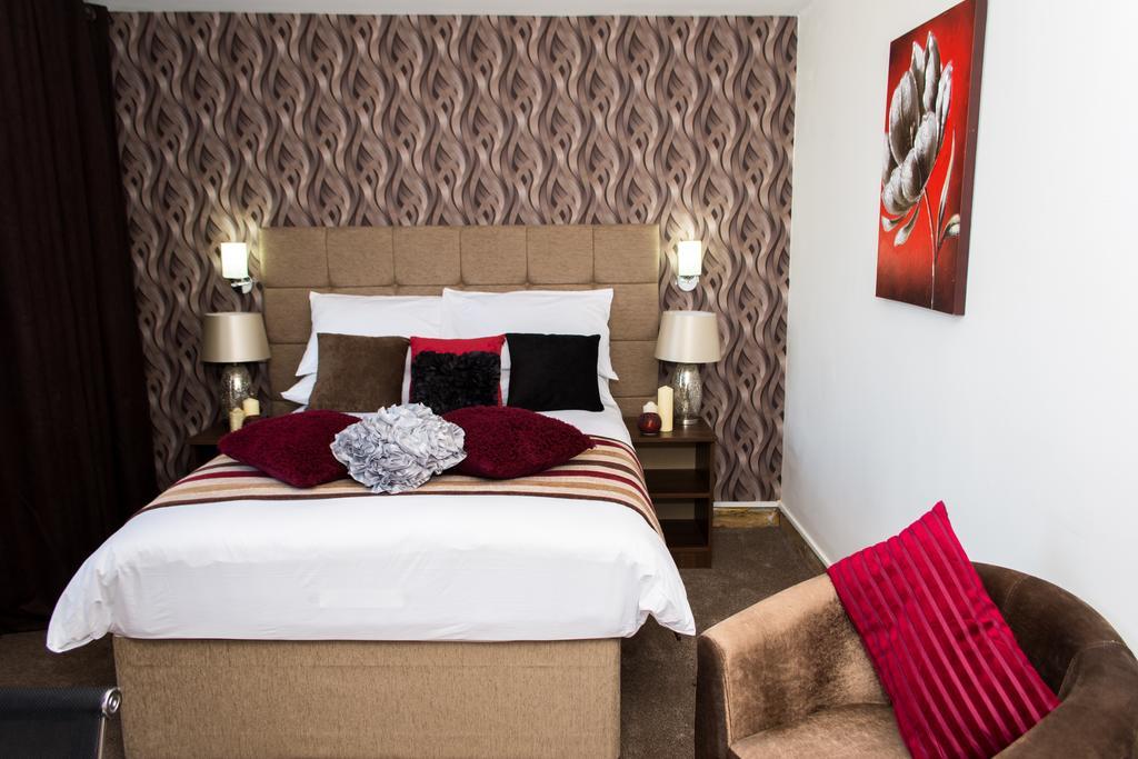 Trivelles Mayfair,Stockport Buitenkant foto