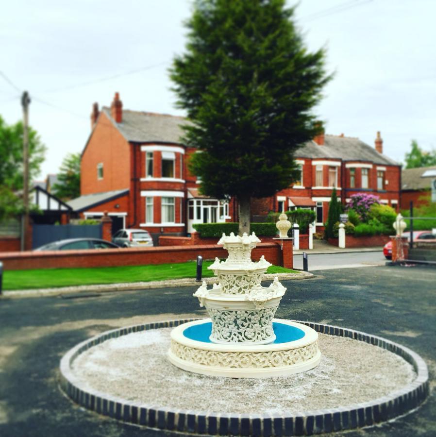 Trivelles Mayfair,Stockport Buitenkant foto